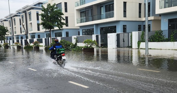 Hàng loạt biệt thự triệu USD ở khu “nhà giàu” Hà Nội ngập lụt sau mưa