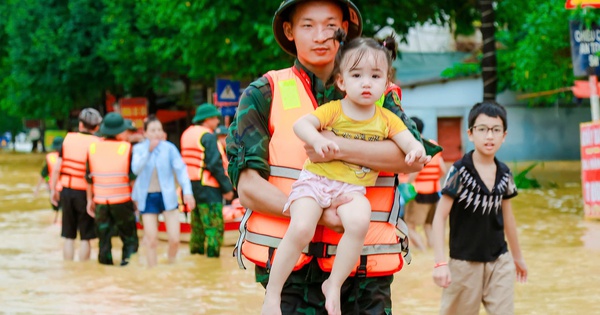 Hình ảnh cứu hộ mới nhất tại tỉnh Thái Nguyên: Hàng nghìn chiến sĩ quân đội, công an có mặt sơ tán người dân